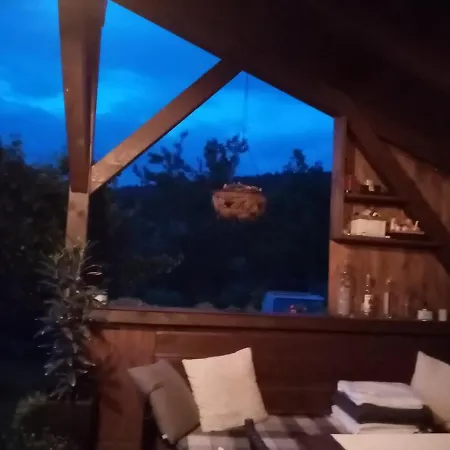 Mija Apartman S Vinnym Sklipkem, Zahradou A Grilem Kájov