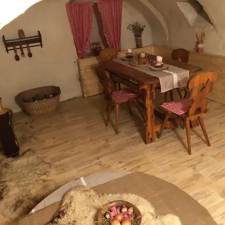 Mija Apartman S Vinnym Sklipkem, Zahradou A Grilem Kájov