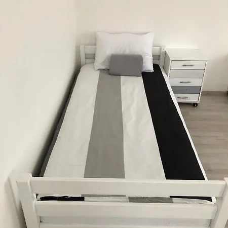 Mija Apartman S Vinnym Sklipkem, Zahradou A Grilem Lägenhet *