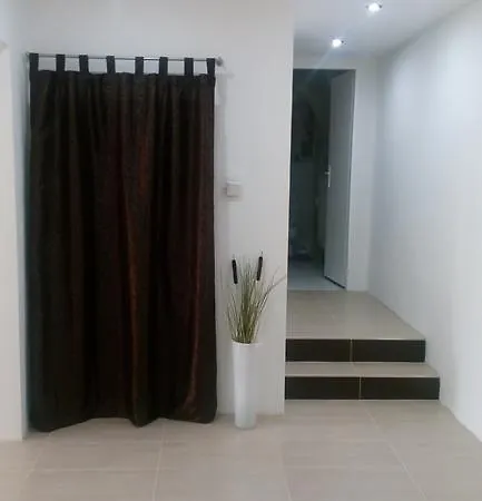 Apartment Mija Apartman S Vinnym Sklipkem, Zahradou A Grilem